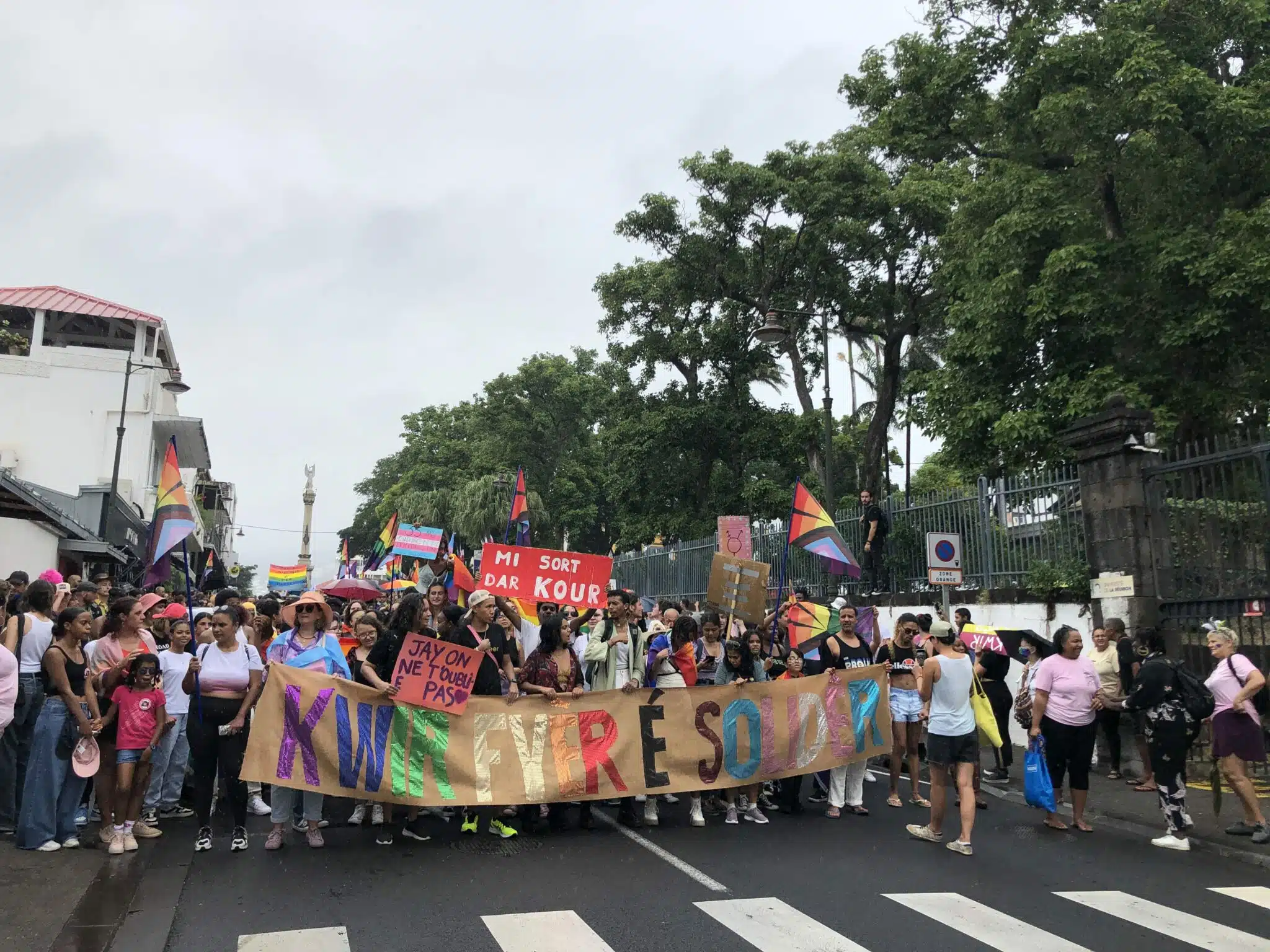 marche des visibilités et fiertés LGBTQIA+ à Saint-Denis