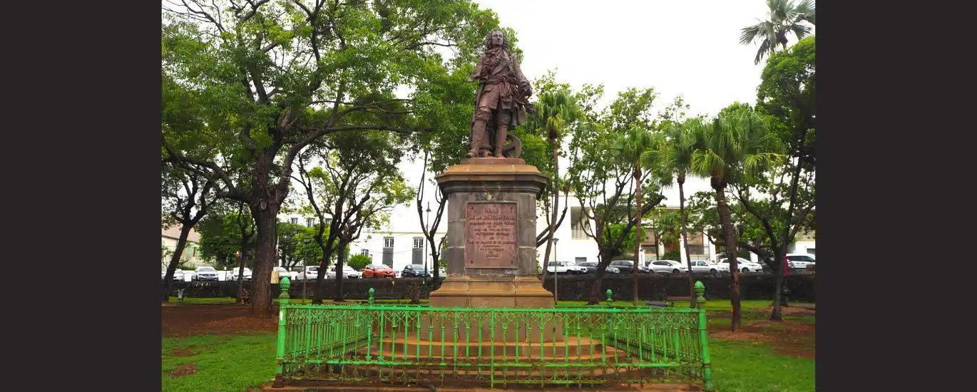 Statue de Mahé de La Bourdonnais