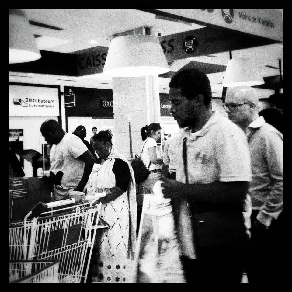 consommation hypermarché grande distribution charriot