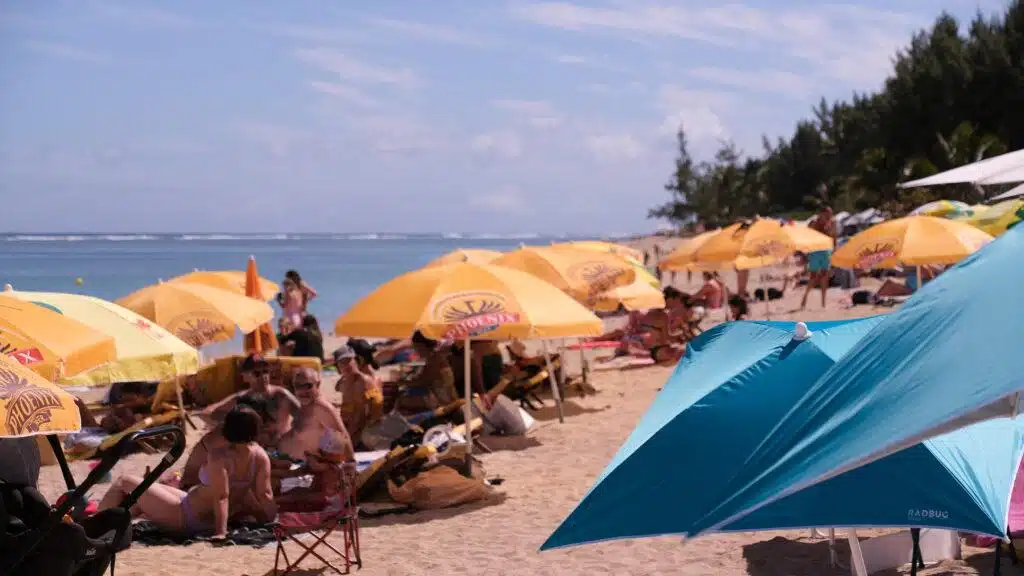 parasols la saline les bains plage planch' alise anniversaire 40 ans manifestation SOS DPM 974 zazales