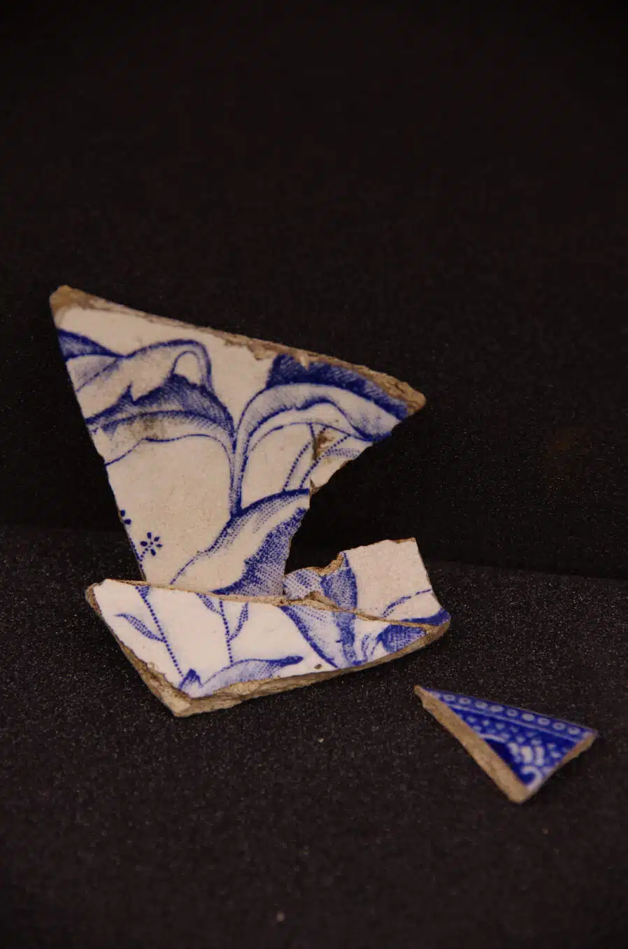 Fragments de céramique trouvés lors des explorations archéologiques à Mafate