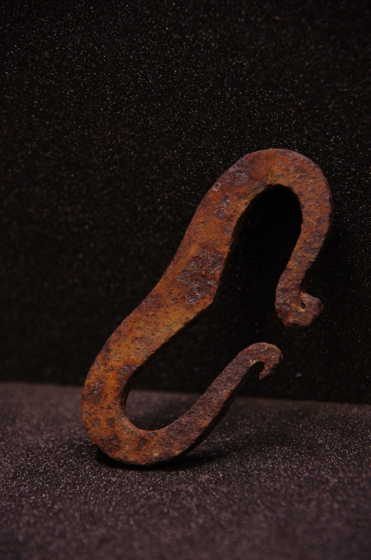 Briquet à main trouvé lors des explorations archéologiques à Mafate