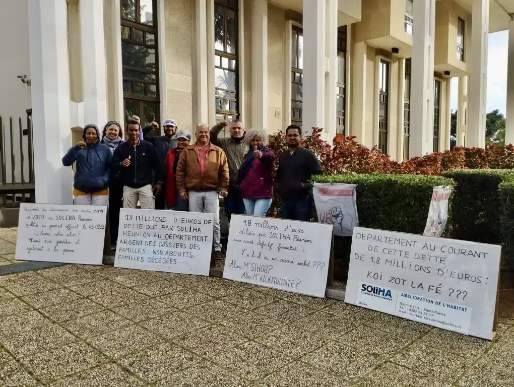 Grève à Soliha devant le palais de justice