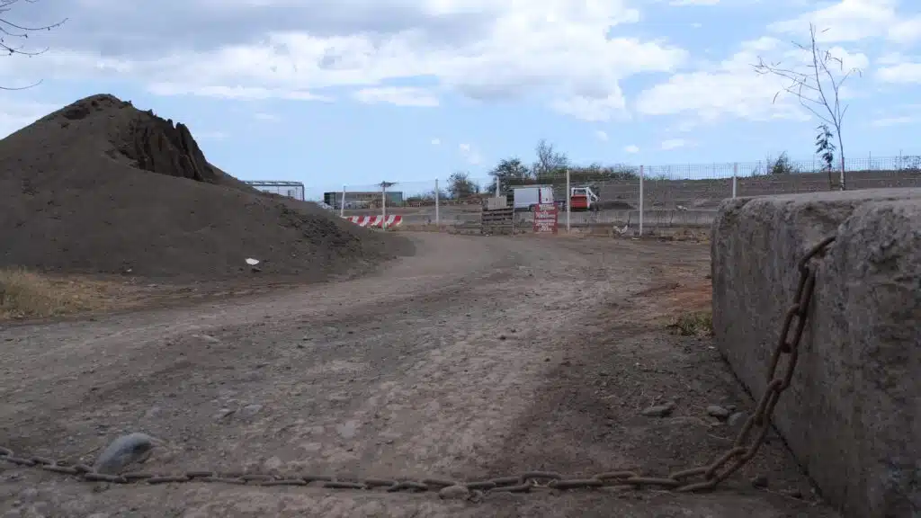 Exploitation d'une carrière marron au Port