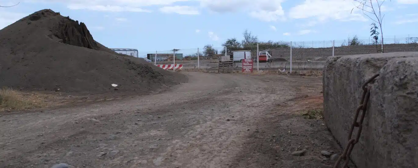 Exploitation d'une carrière marron au Port