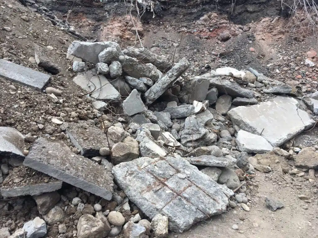 Exploitation d'une carrière marron au Port