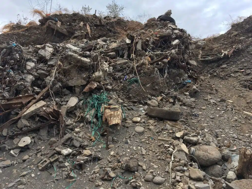 Exploitation d'une carrière marron au Port