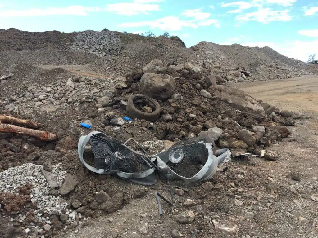 Exploitation d'une carrière marron au Port
