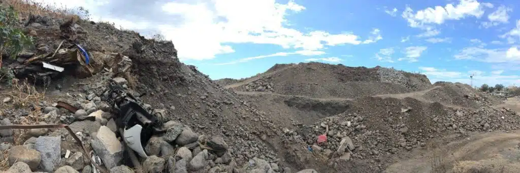 Exploitation d'une carrière marron au Port