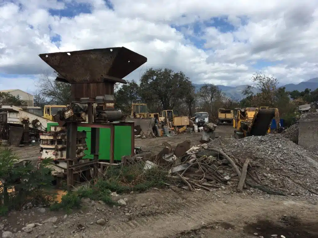 Exploitation d'une carrière marron au Port