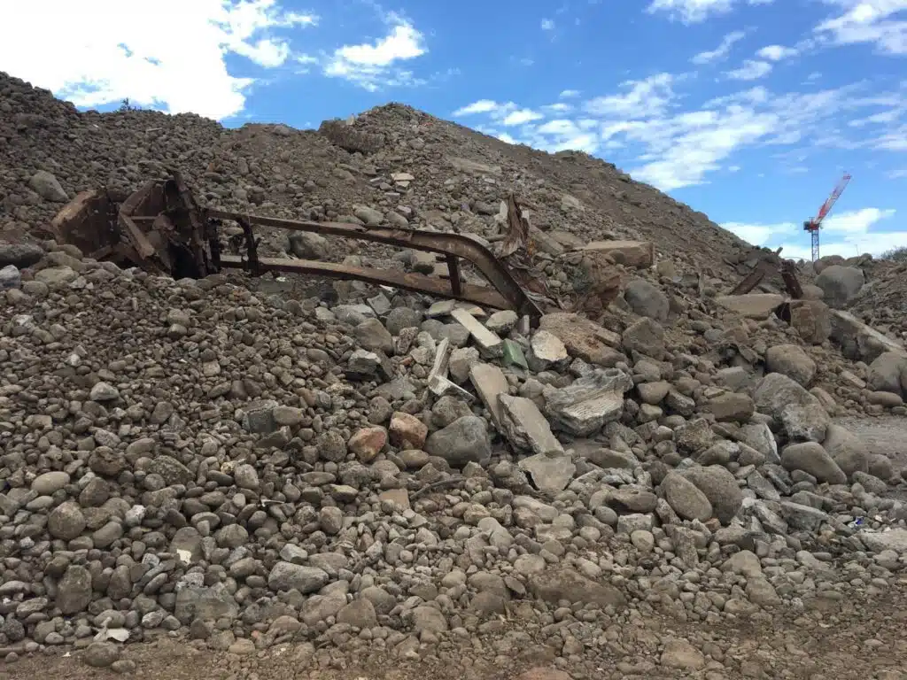 Exploitation d'une carrière marron au Port
