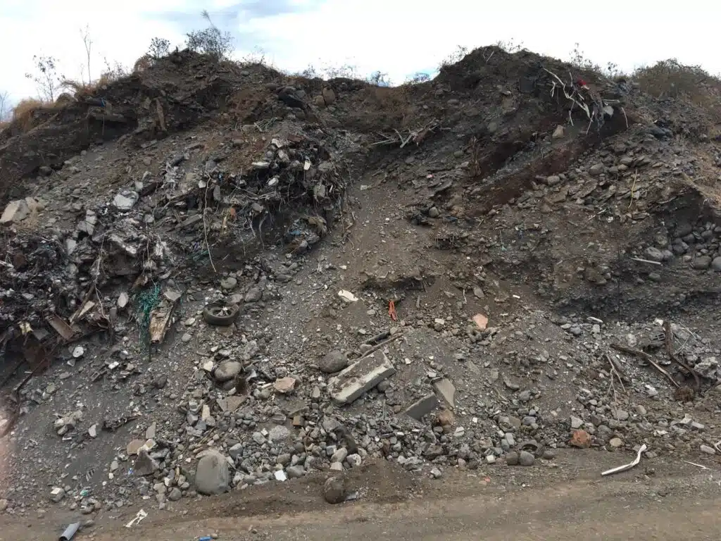 Exploitation d'une carrière marron au Port
