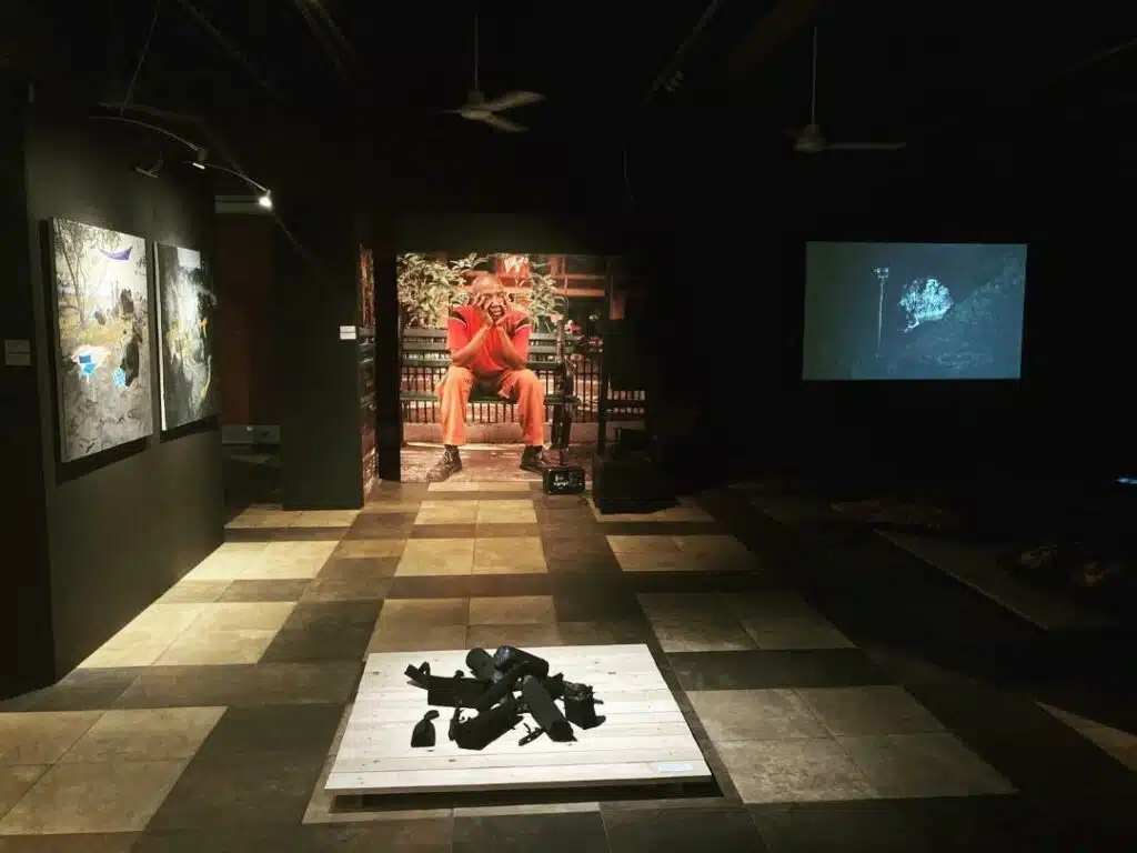 La nuit n'est ni sombre, ni noire