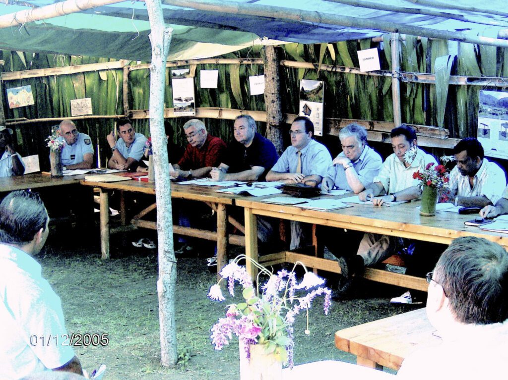 Le 1er décembre 2005, le « comité Mafate » se réunit à Îlet à Bourse dans la salle verte aménagée par les habitants de l’îlet et en présence d’une partie de la population venue de divers lieux du cirque.
