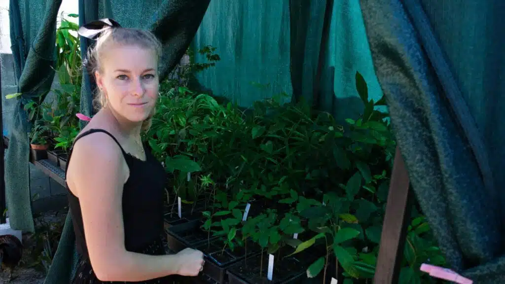 Fanny fille de Catherine Ronot Fleur des Tropiques vente par correspondance e-commerce taxes colis postaux