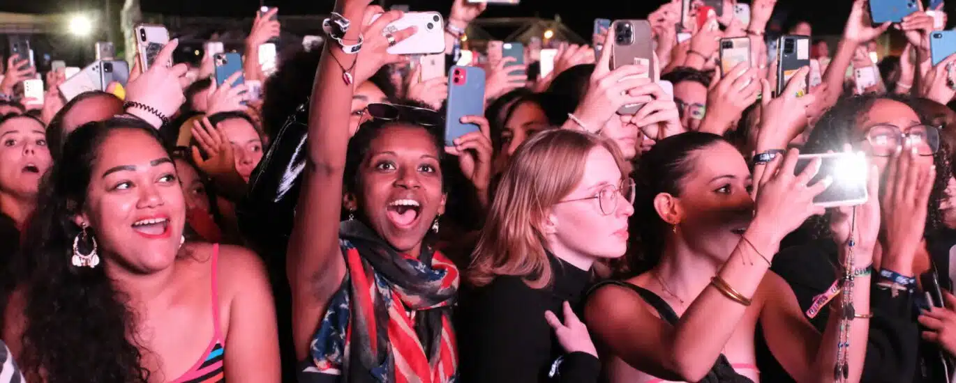 Angèle chanteuse Sakifo 2023 concert public
