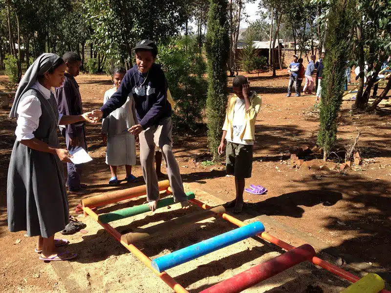 PARTENARIAT ENTRE LE SAMSAH Déficients visuels DE LA RÉUNION ET LE CENTRE ECAR EPHATA DE FIANARANTSOA Madagascar