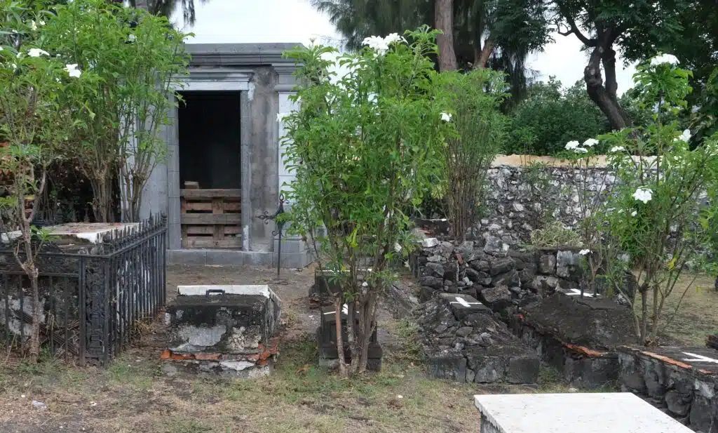 Cimetière marin de Saint-Paul Caveau Deleflie