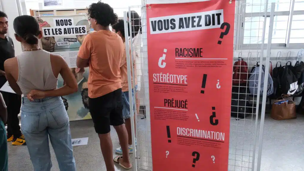 exposition Nous et les autres racisme collège Plateau-Caillou