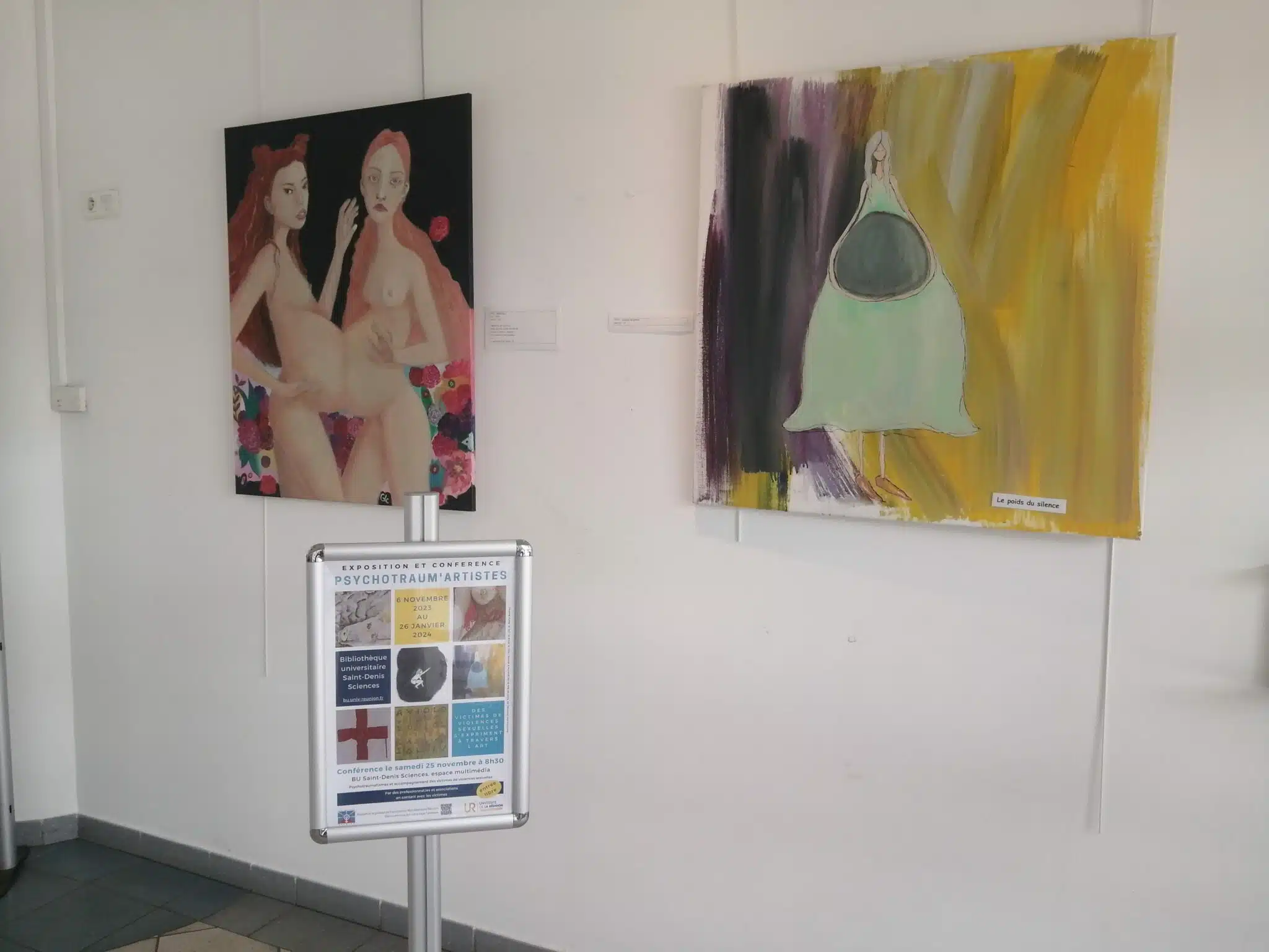 Exposition Psychotraum'Artistes à la BU Sciences de l'Université de Saint-Denis, novembre 2023.