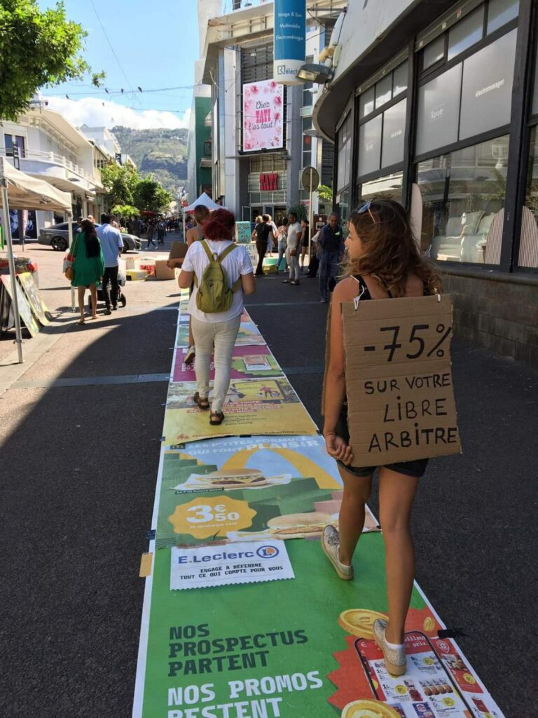 Action d'XR contre la prolifération de la publicité à Saint-Denis, septembre 2023.