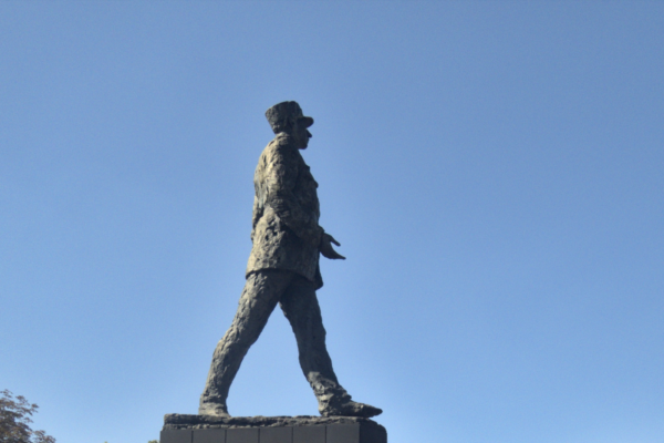 [Saint-Pierre] Statue du général de Gaulle en projet