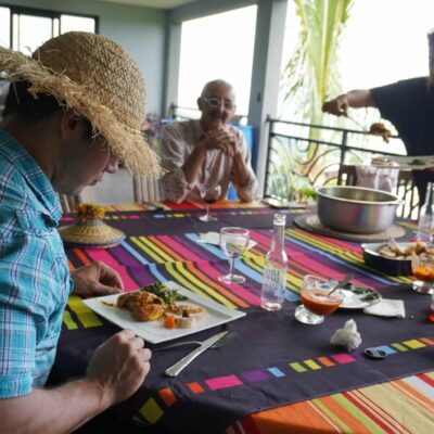 André Beton et Super Payet invité à manger 100% local chez Gabrielle Hoarau.