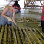 [JO 2024] Ils construisent le pavillon du surf en bambou