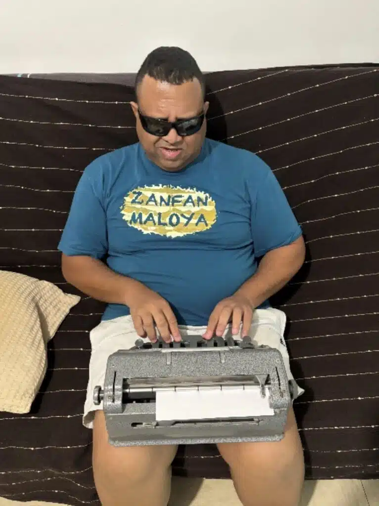 Jean-Philippe Sevagamy aveugle cécité écriture braille machine perking