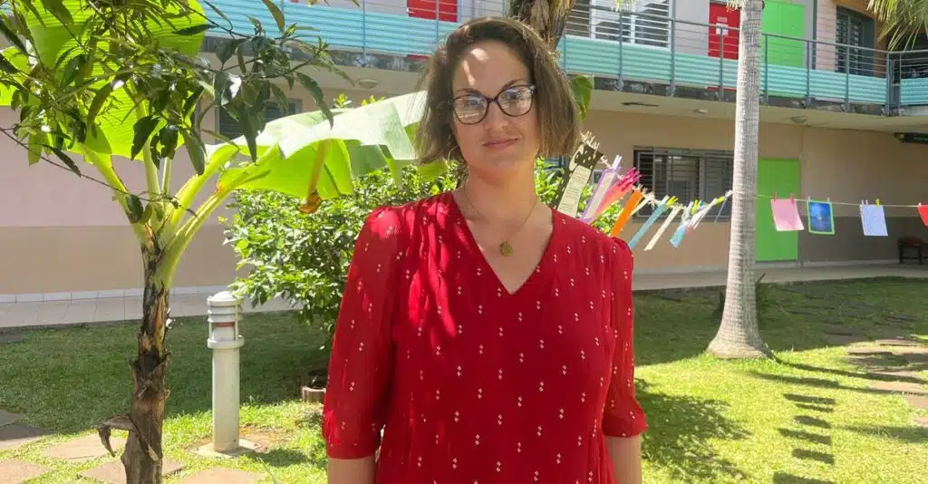 Alycia Pierret, 33 ans, travaille en abattoir en tant que technicienne. Elle est interviewée par les élèves de la 2nde 4 du lycée Pierre Lagourgue au Tampon.