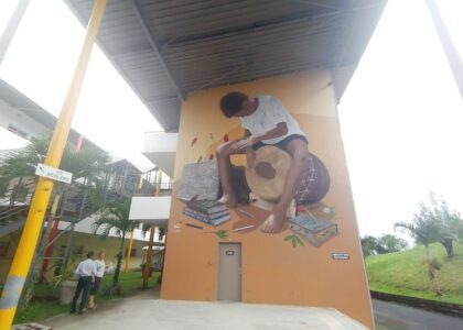 Fresque de Méo représentant Zoli Kèr, au lycée de Vincendo à Saint-Joseph.