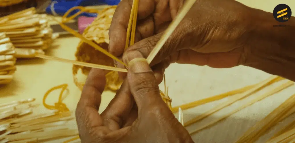 tressage de la paille de Savane à Saint-Paul avec Madeleine Moutoussamy de l'association les Tamarins de l'ouest.