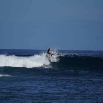 Surf mer océan vague gauche de Saint-Leu