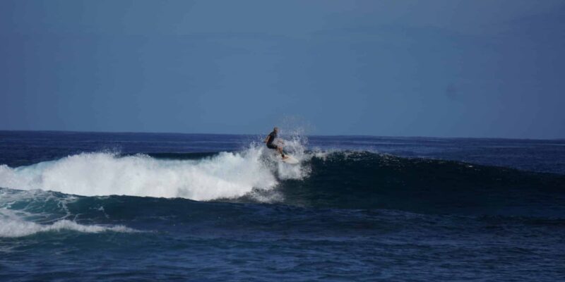 Surf mer océan vague gauche de Saint-Leu