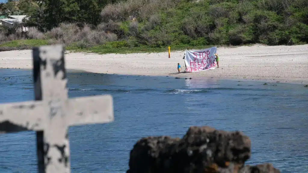 banderoles hélicoptères Greenpeace la Saline