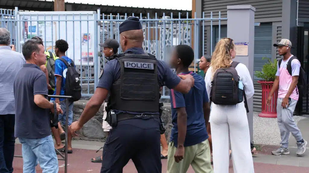 opération Etat protez anou sécurité Le Port Jean Hinglo Patrice Latron préfet de la Réunion opération lycée Jean-Hinglo Le Port Eta y protèz a nou. Police chien