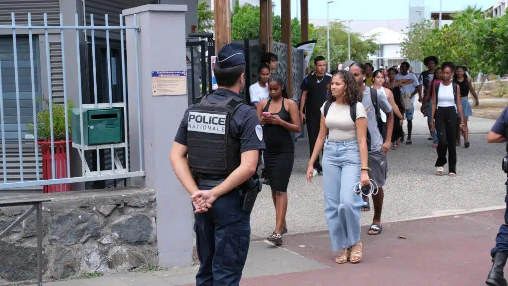 Patrice Latron préfet de la Réunion opération lycée Jean-Hinglo Le Port Eta y protèz a nou. Police chien