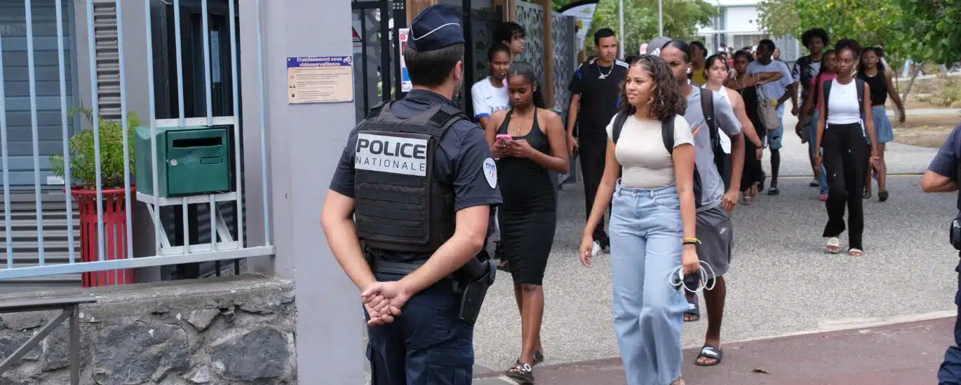 Patrice Latron préfet de la Réunion opération lycée Jean-Hinglo Le Port Eta y protèz a nou. Police chien