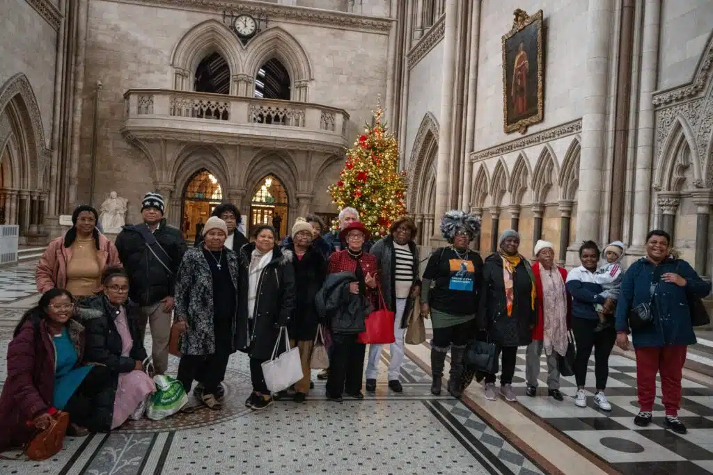 Les chagossiens de Crawley ont fait le déplacement pour montrer leur soutien à Bernadette Dugasse.