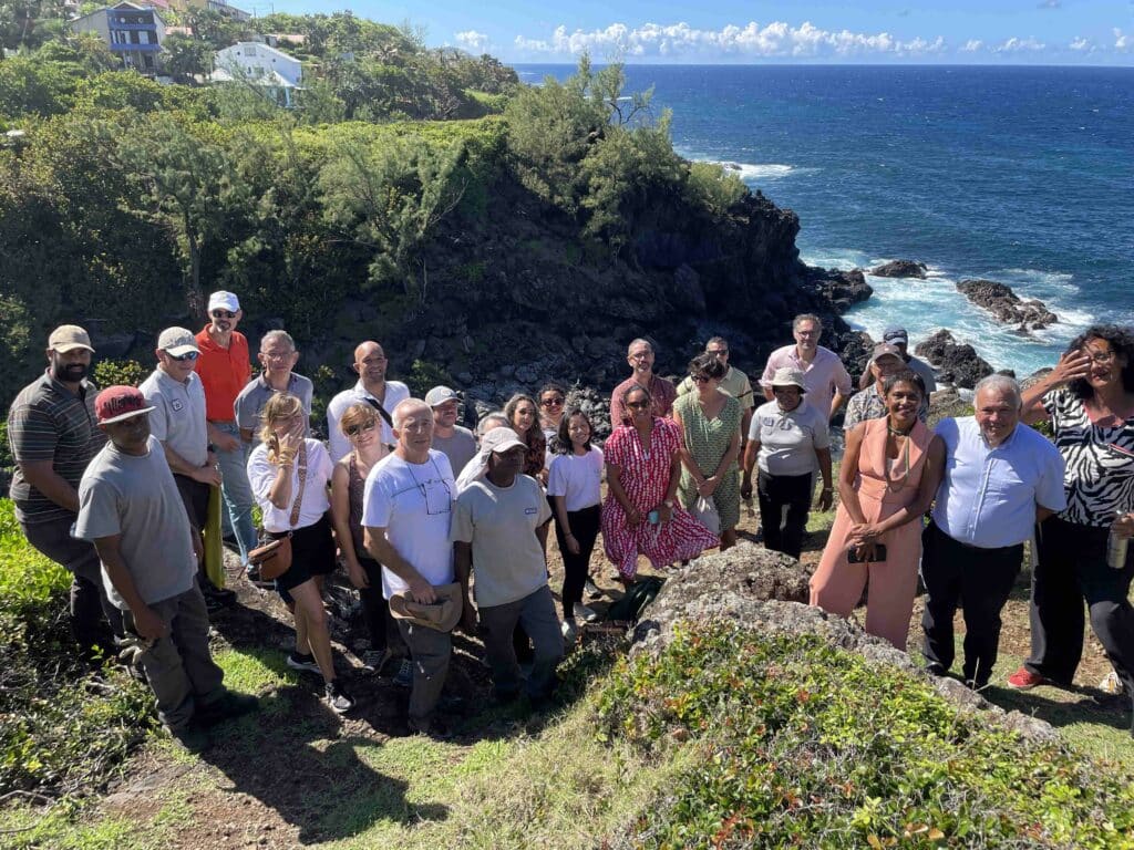ARB agence régionale de la biodiversité avec Ericka Bareigts et Karine Pothin à Saint-Pierre Bassin 18 sur le site protégé de Terre Rouge où ont été découverts des geckos verts de Manapany © Franck Cellier