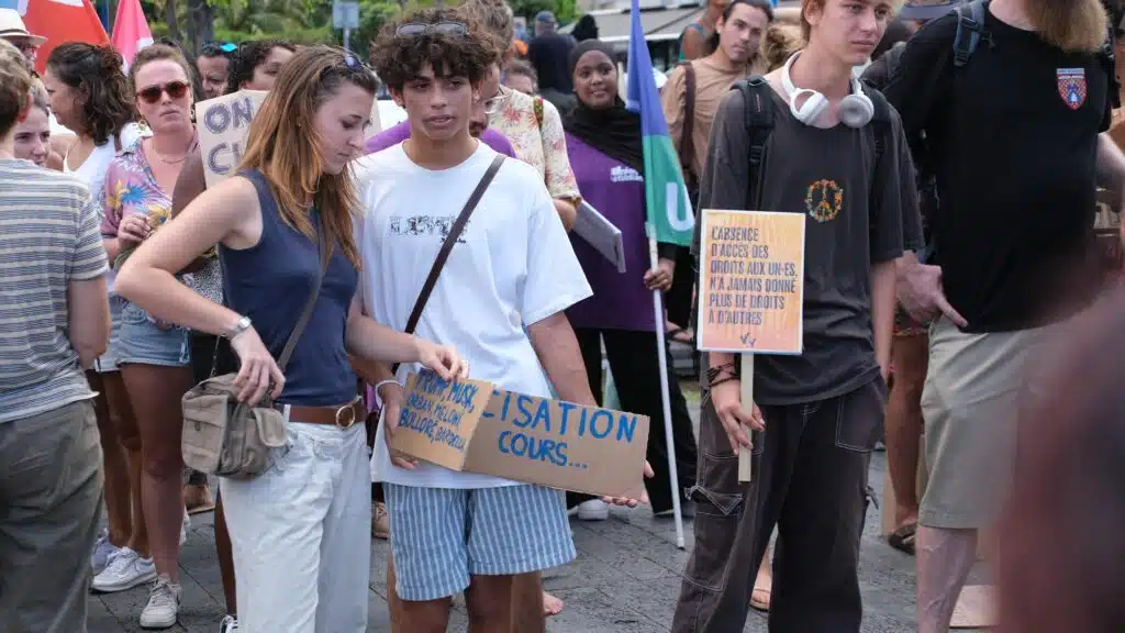 manifestation contre extrême droite et racisme Saint-Paul