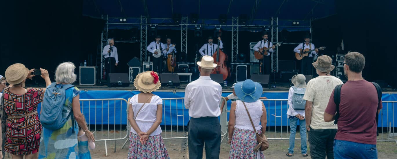Le groupe Pat' Jaune ouvre la Fet Kaf à Petite Ile le 20 décembre 2024.