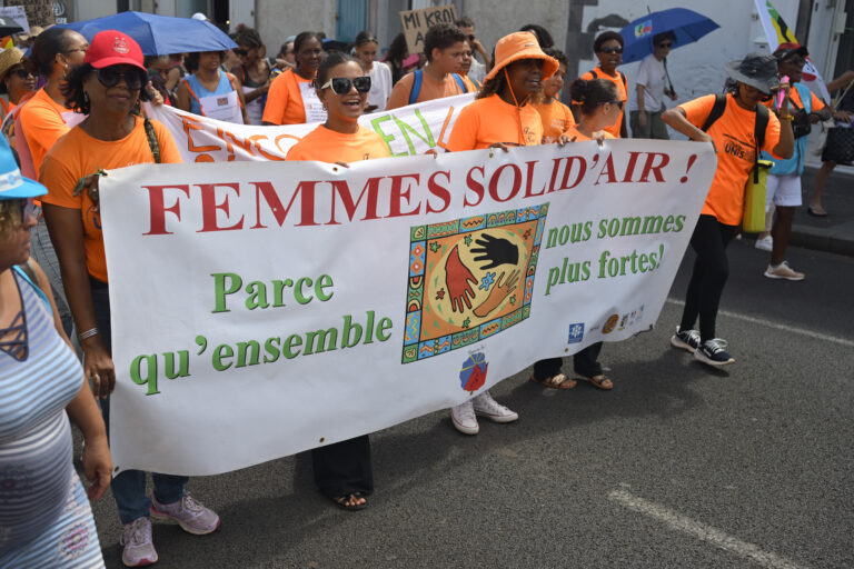 Des membres de l'association femmes solid'air lors de la manifestation.
