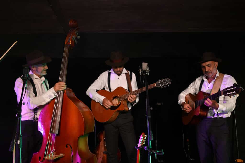 Lors des répétitions, chaque détail est affiné pour la prochaine représentation.