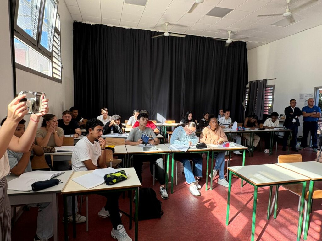 Conférence de l'historien Enis Rockel devant les élèves de seconde bac pro sécurité du lycée Pierre Lagourgue, en décembre 2024.