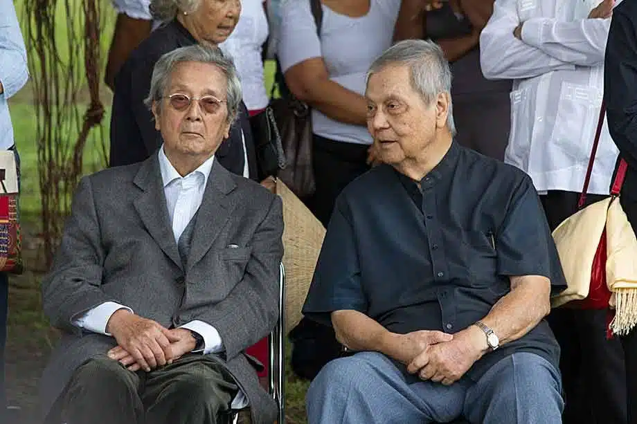 Jacques et Paul Vergès réuni lors des obsèque de Laurence Vergès. (Photo : collection privée)