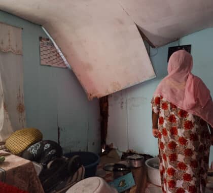 Durant le cyclone Chido, Nassima s'est fait voler son titre de séjour. Depuis, elle n'ose plus sortir de chez elle de peur de se faire contrôler et renvoyer vers les Comores. La fermeture de la Préfecture depuis le cyclone l'empêche aujourd'hui d'obtenir une nouvelle carte.