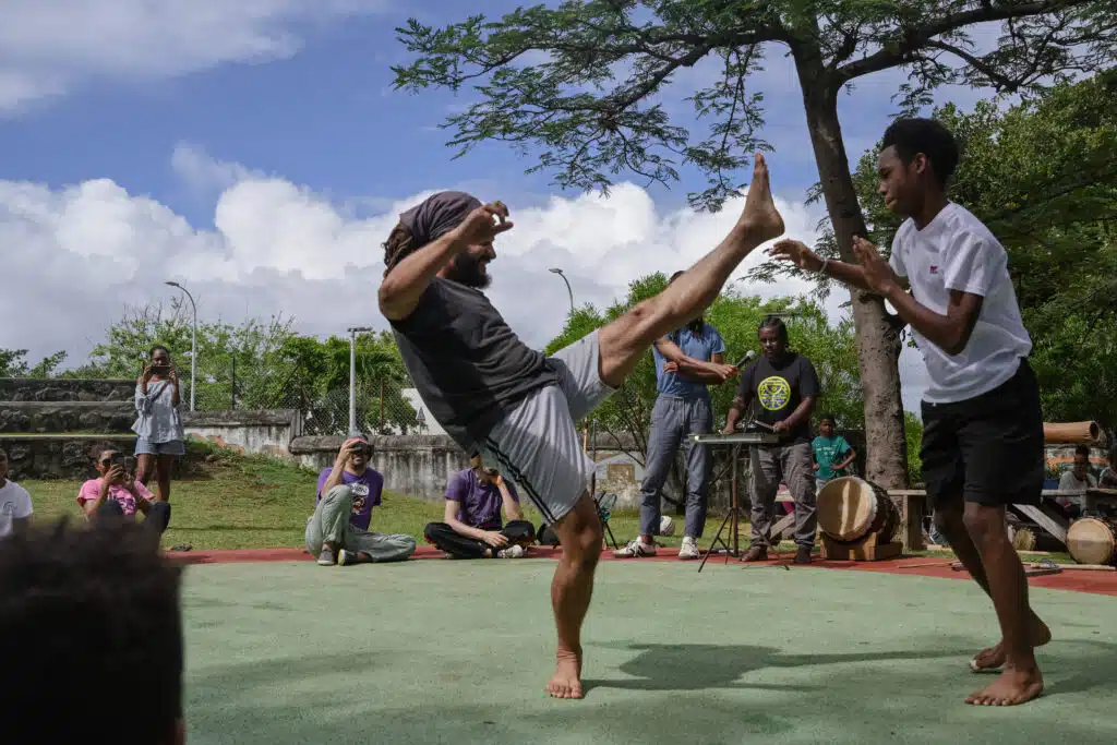 Les moringueurs s'affrontent lors d'une démonstration.
