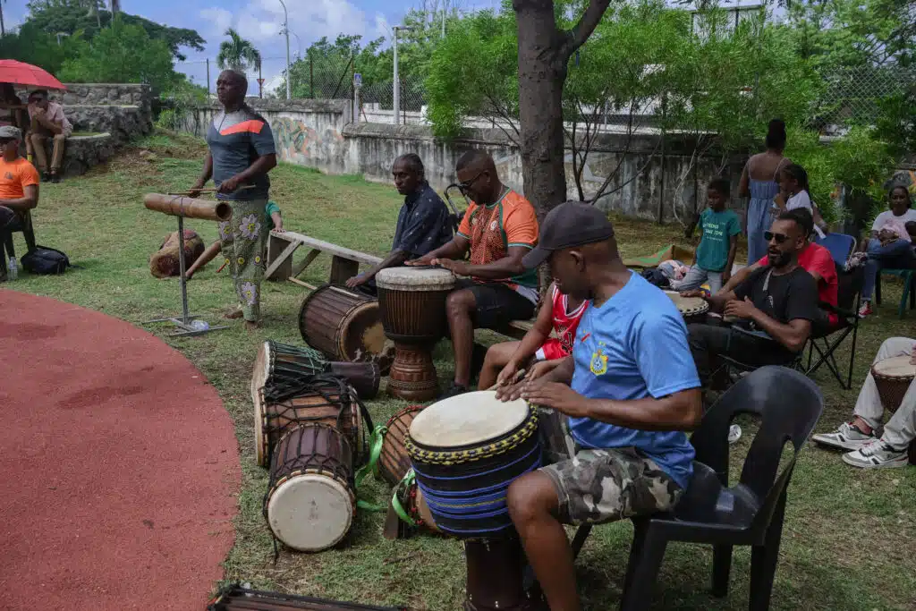 Les musiciens étaient nombreux ce jour là pour accompagner les combats de moring.