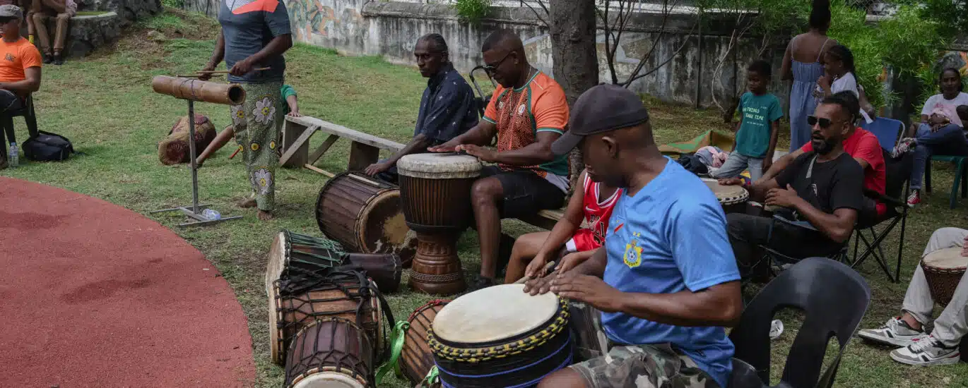 Les musiciens étaient nombreux ce jour là pour accompagner les combats de moring.